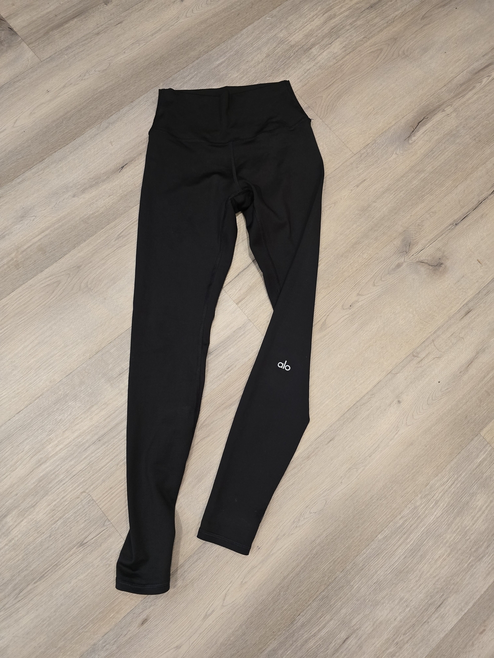 ALO Yoga Black High-Waist Leggings with Subtle Logo